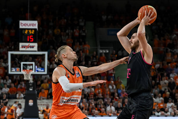 在他的带领 在他的带领