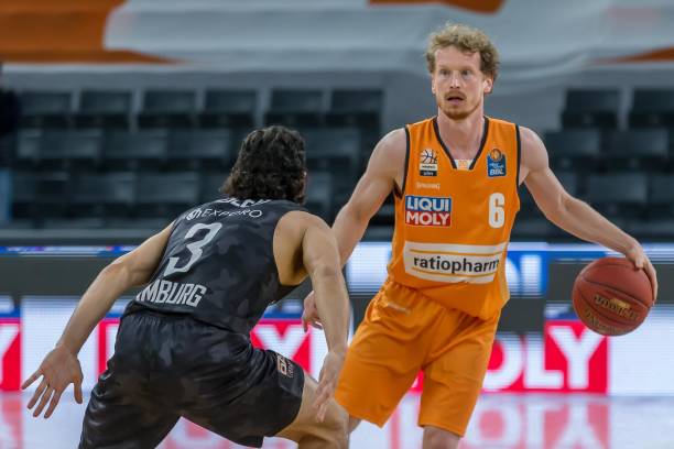 迫使防守端 迫使防守端